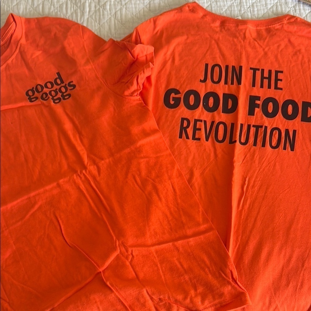 2 Good Eggs Orange Graphic T-Shirts MEDIUM